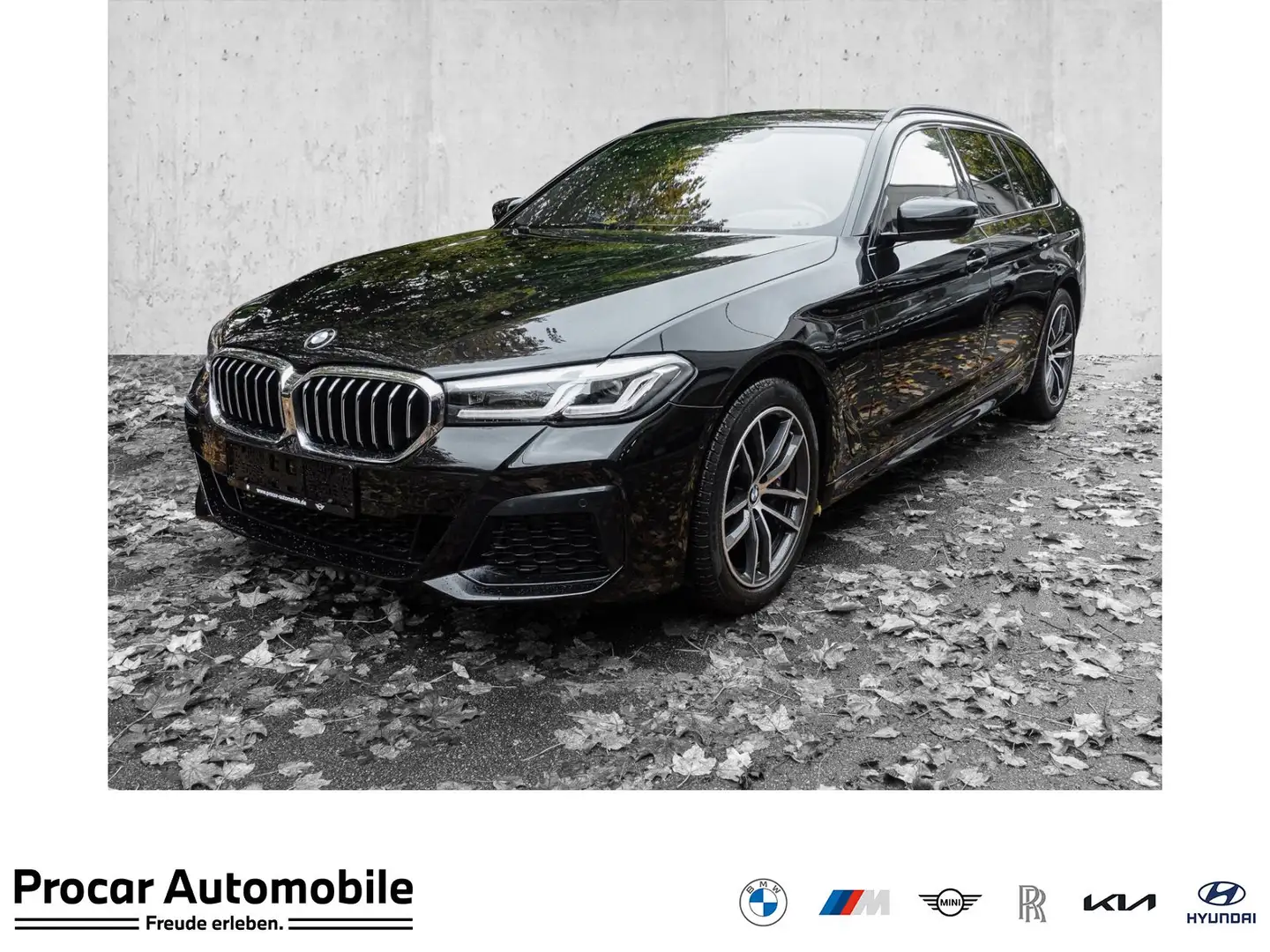 BMW 530 e xDrive Touring M Sport Aut. HUD AHK RFK NAVI LED Schwarz - 1