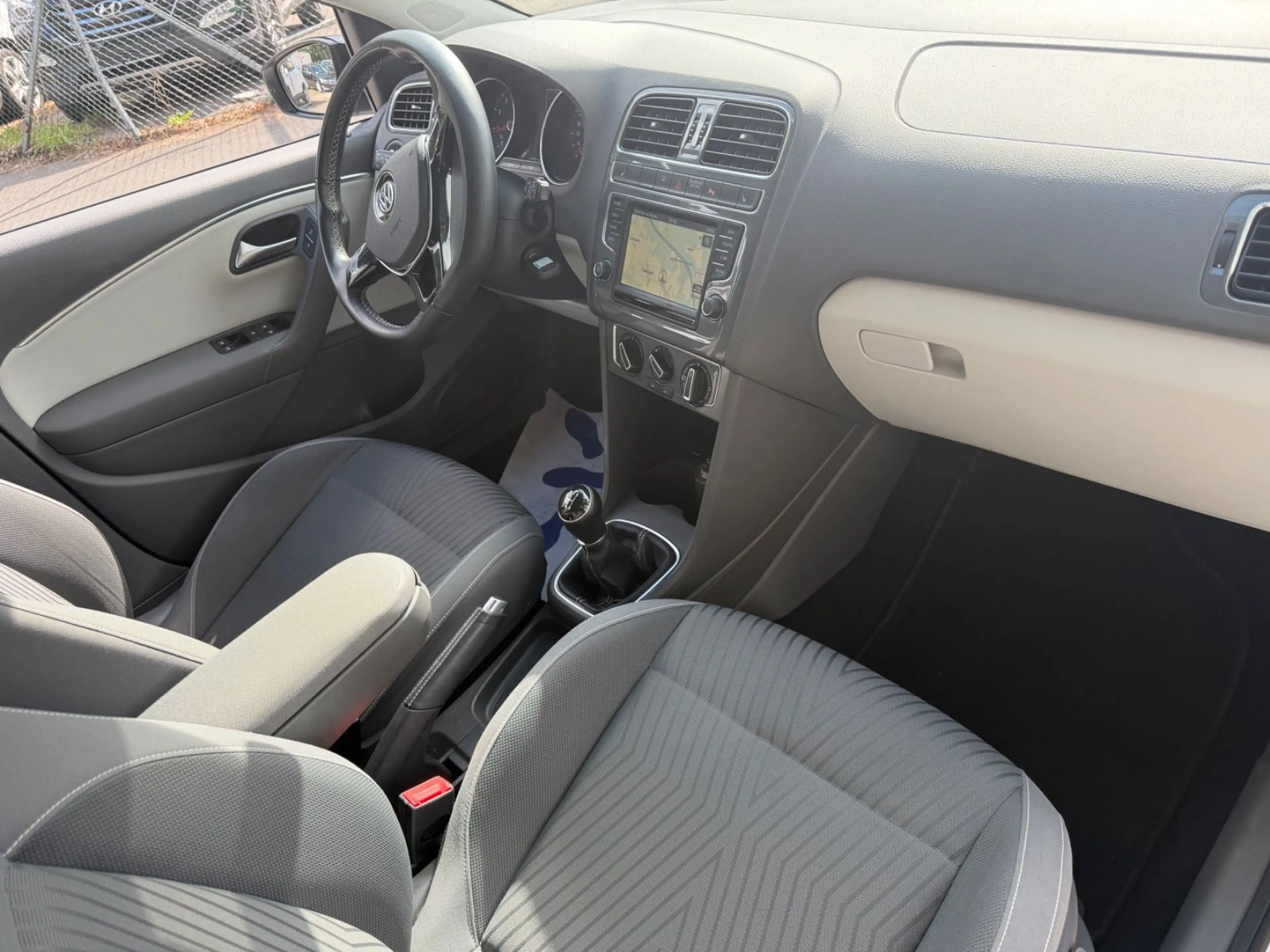 Volkswagen Polo V Fresh*NAVI*SITZHEIZUNG*TOP* — photo 12