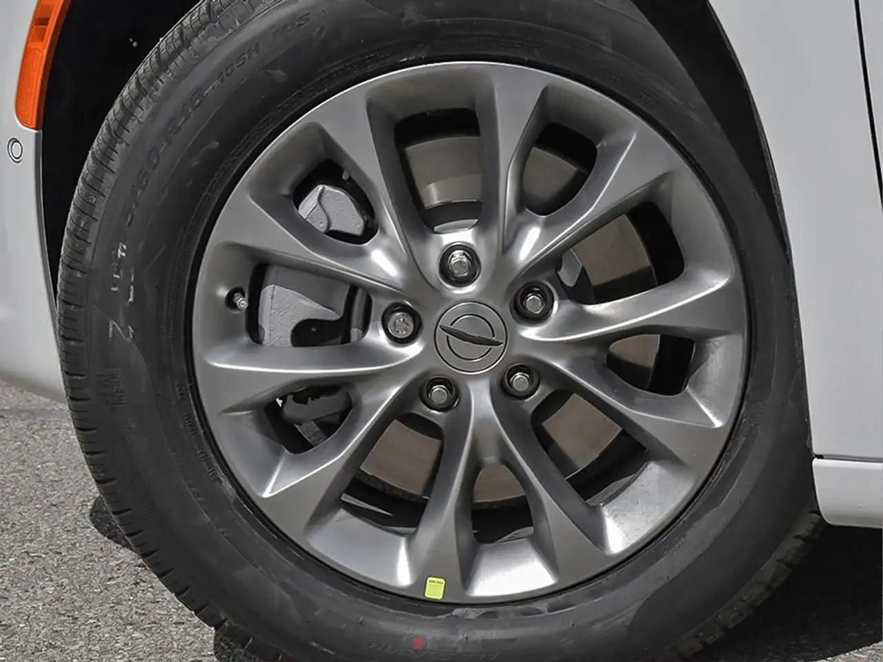 Chrysler Pacifica снимка Chrysler Pacifica