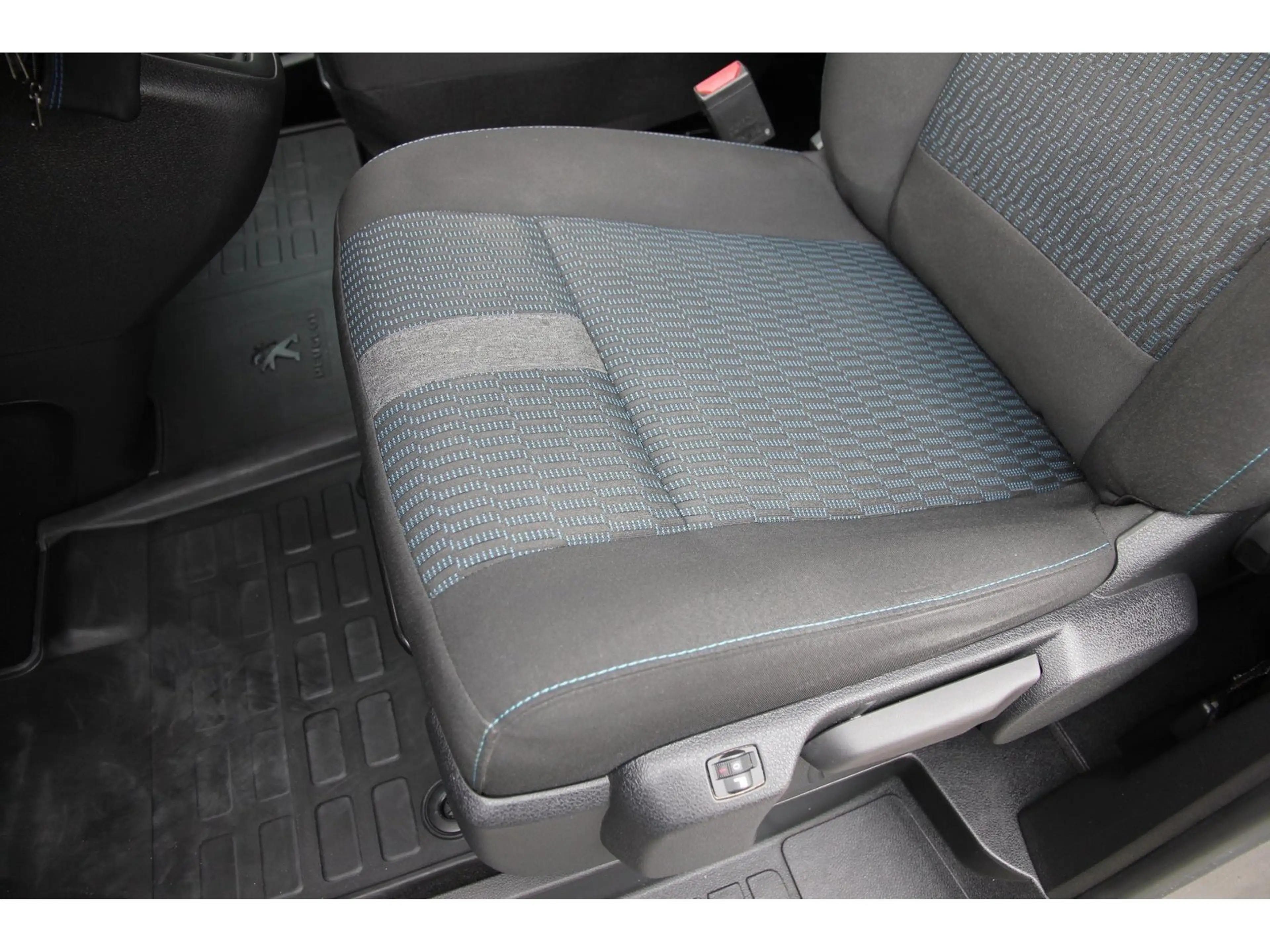 Peugeot Traveller L2 Active HDI150 Carplay Standtheizung — photo 11