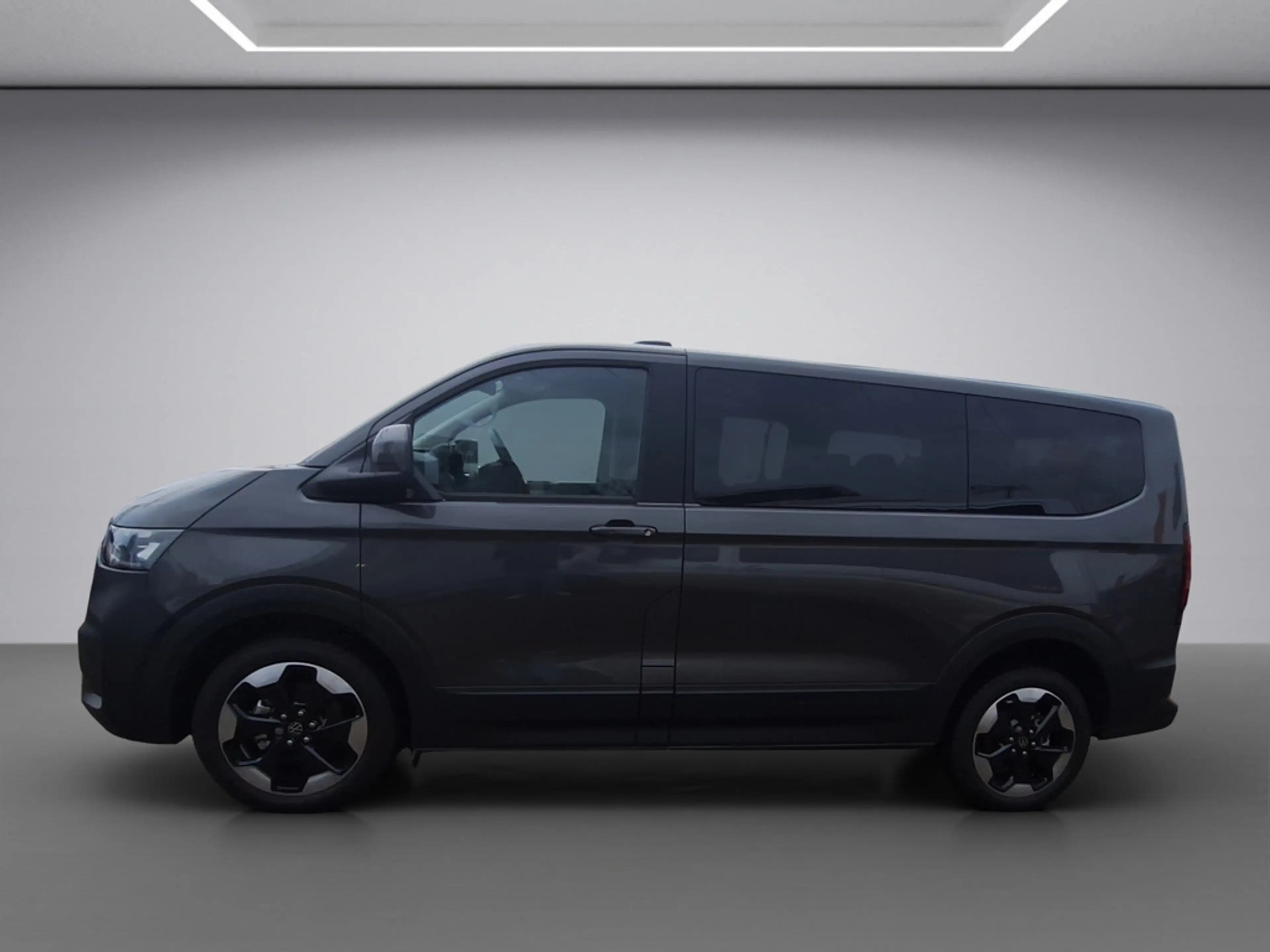 Volkswagen T7 Caravelle e-Caravelle PanAmericana Motor: BEV 160 kW Getriebe: — photo 4