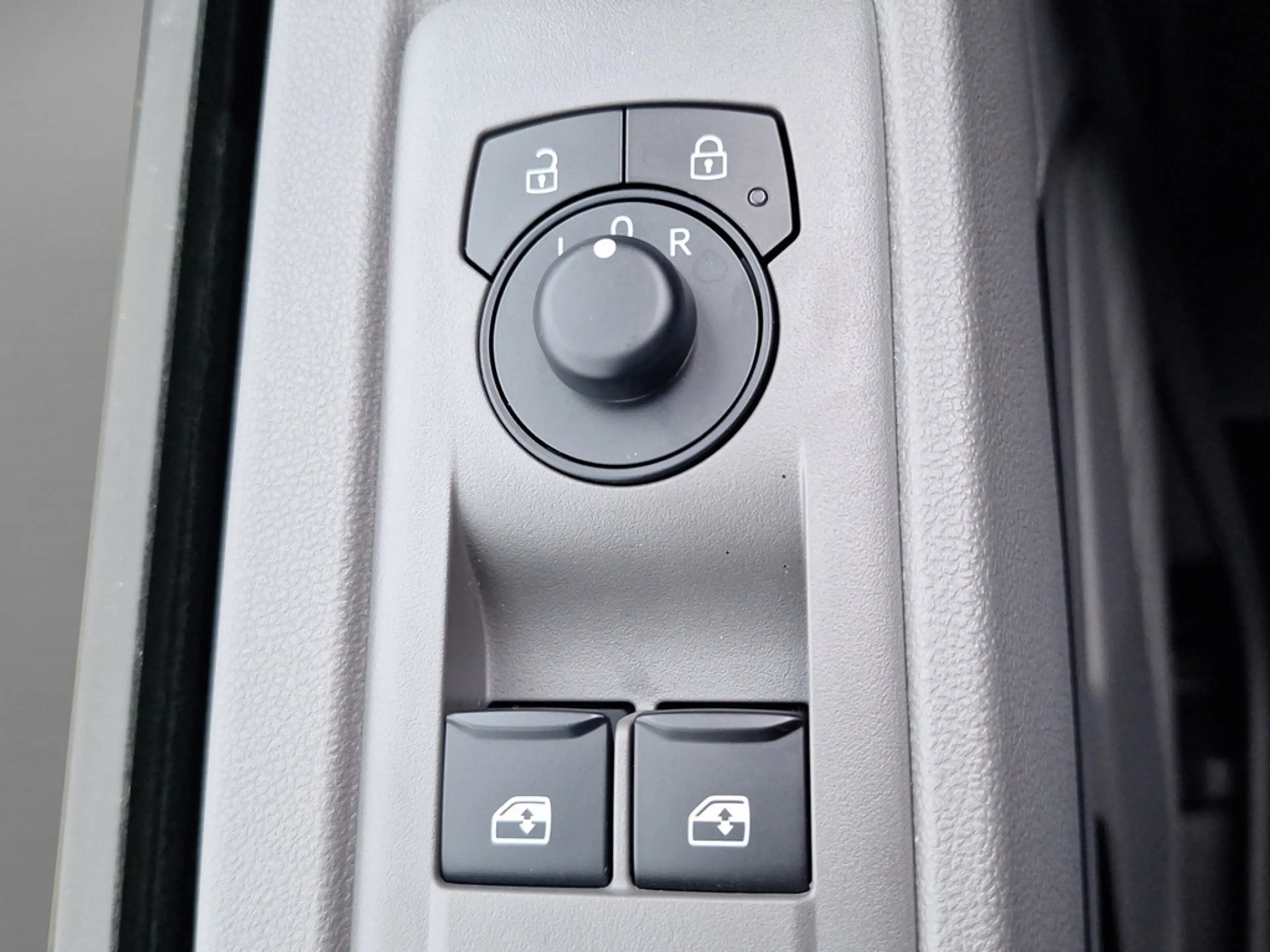 Volkswagen T7 Caravelle e-Caravelle PanAmericana Motor: BEV 160 kW Getriebe: — photo 15
