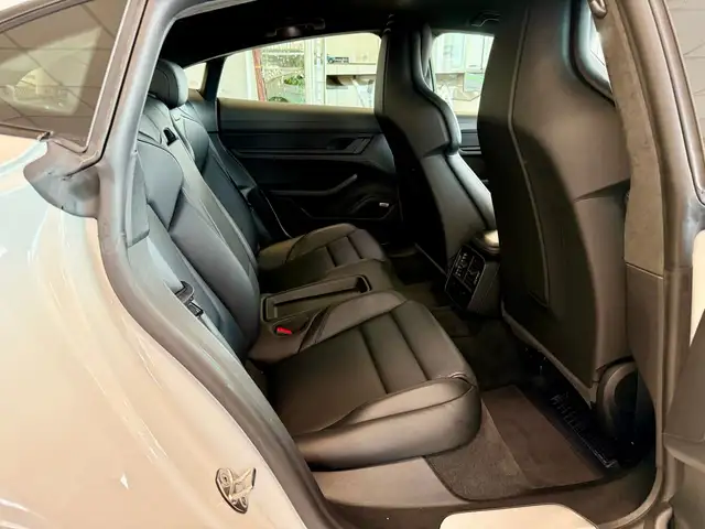 Porsche Taycan view 11