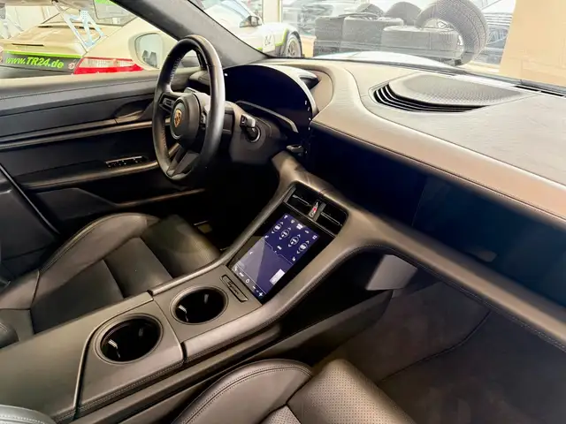 Porsche Taycan view 13