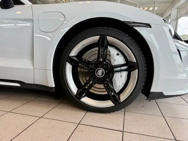 Porsche Taycan view 6