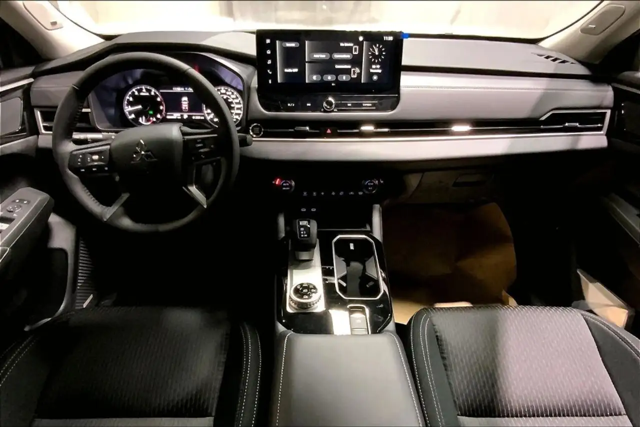 Mitsubishi Outlander снимка Mitsubishi Outlander