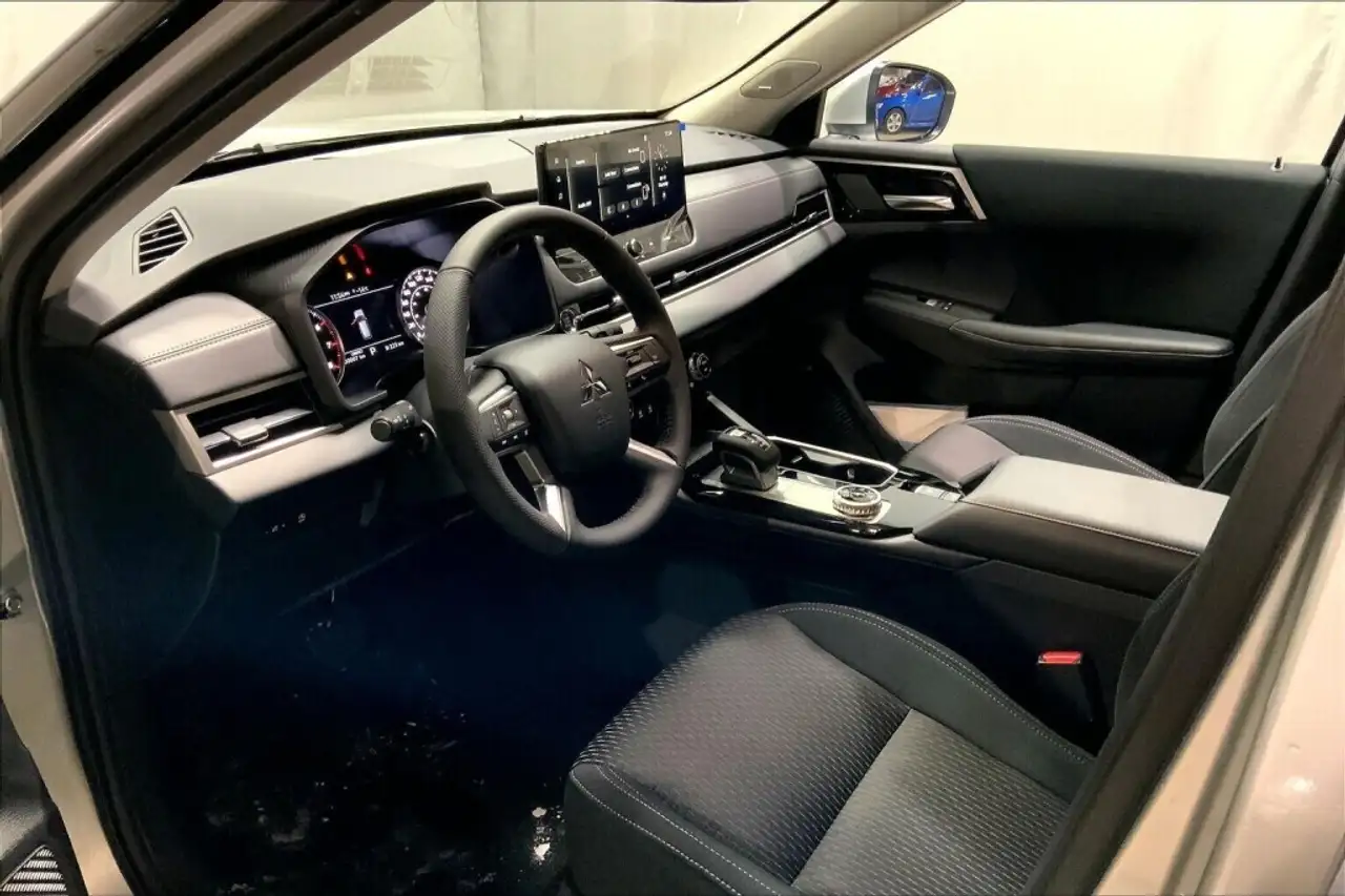 Mitsubishi Outlander снимка Mitsubishi Outlander