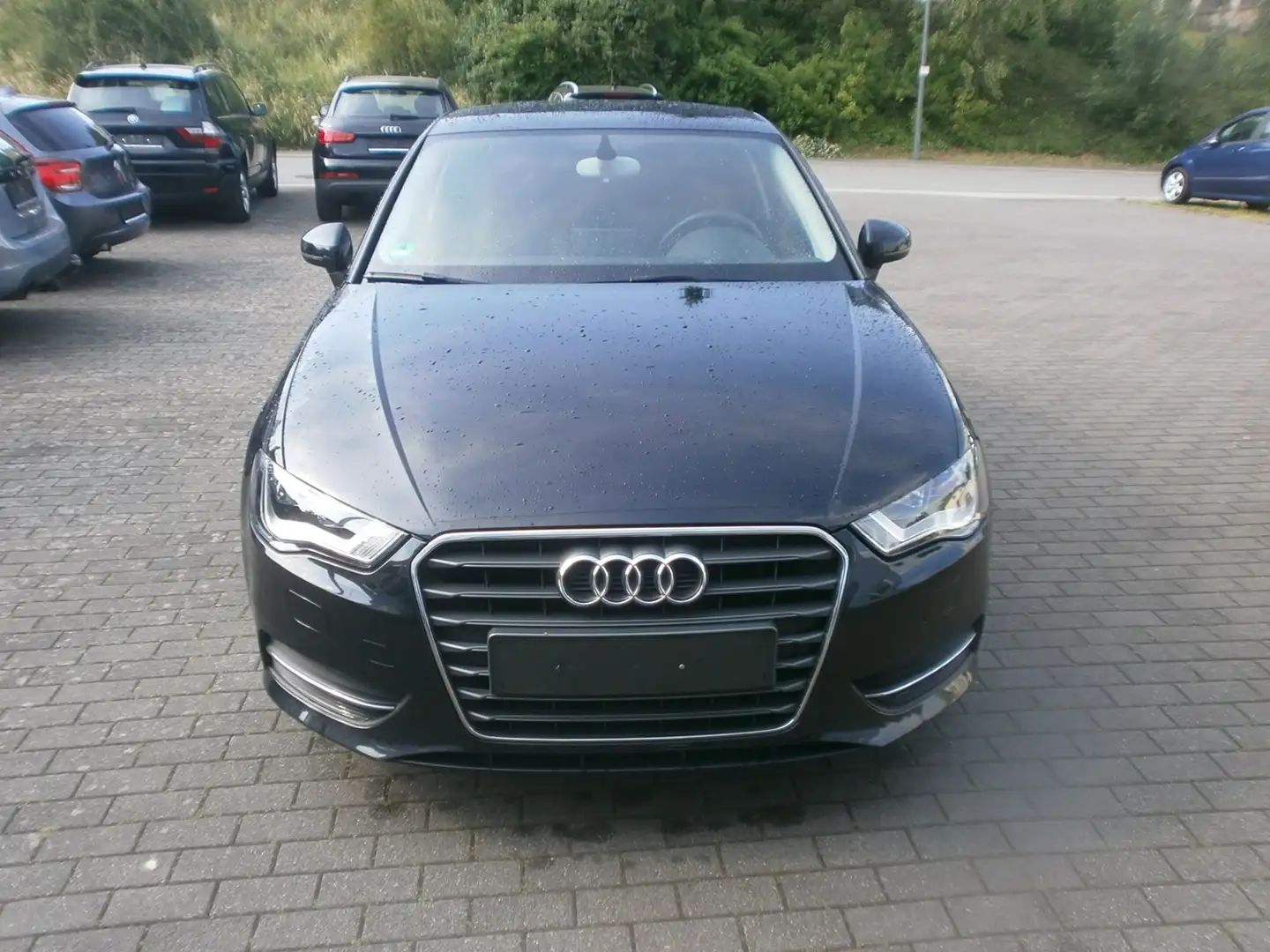 Audi A3 attraction Schwarz - 2