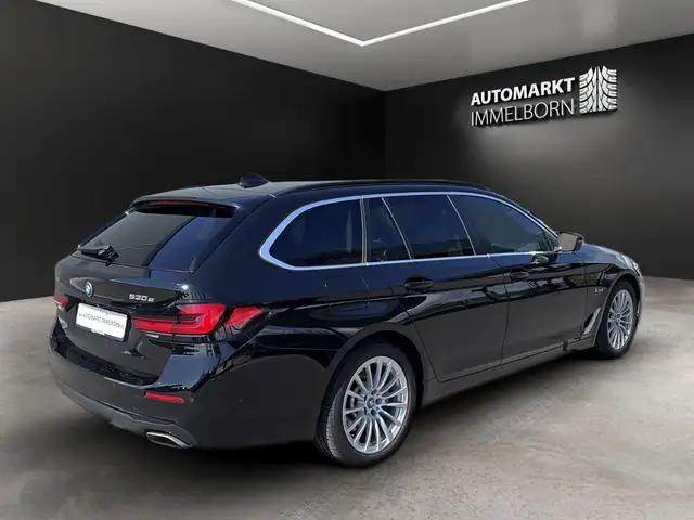 BMW 5 Series view 7