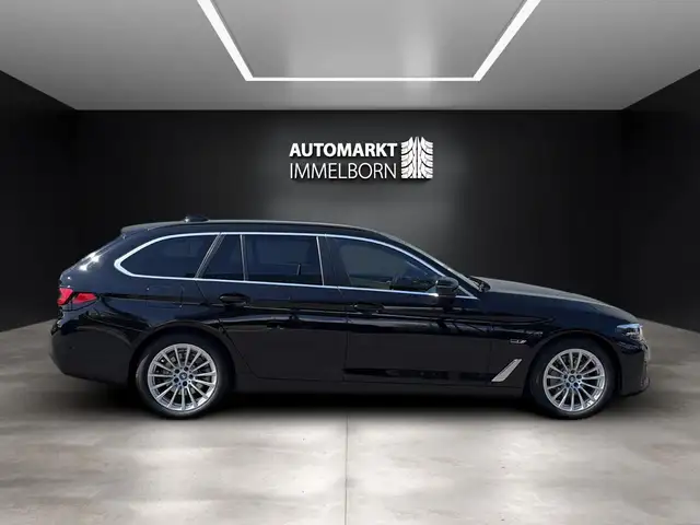 BMW 5 Series view 6