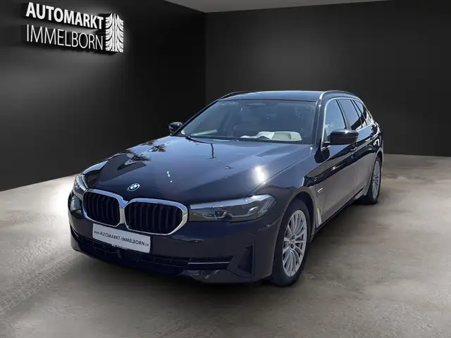 BMW 5 Series view 3