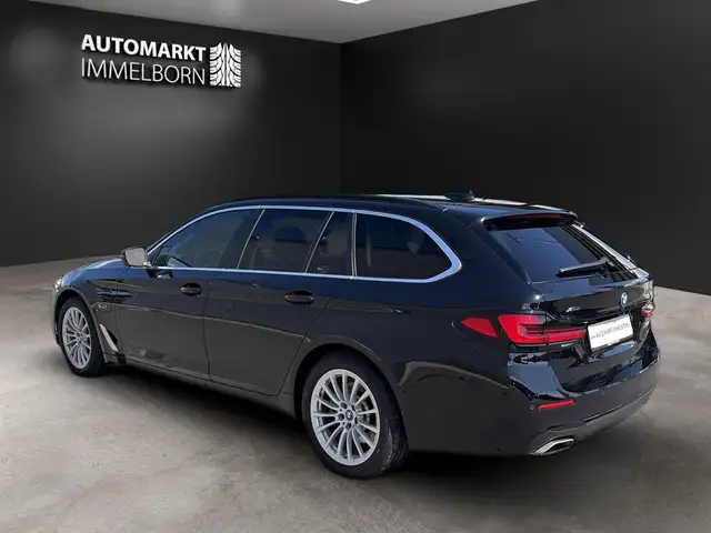 BMW 5 Series view 5