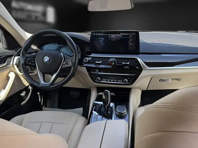 BMW 5 Series view 15