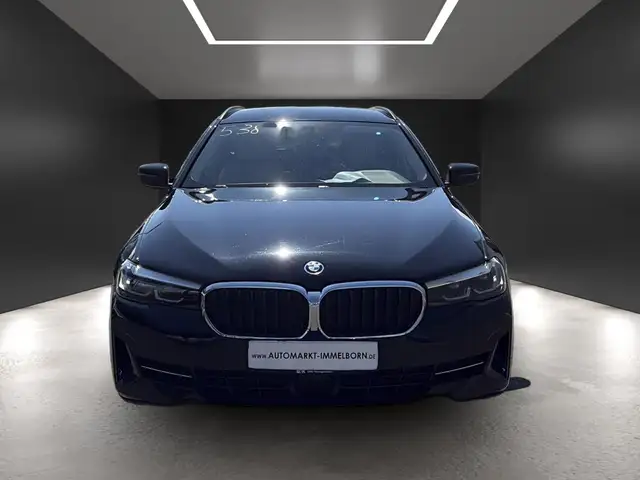BMW 5 Series view 8