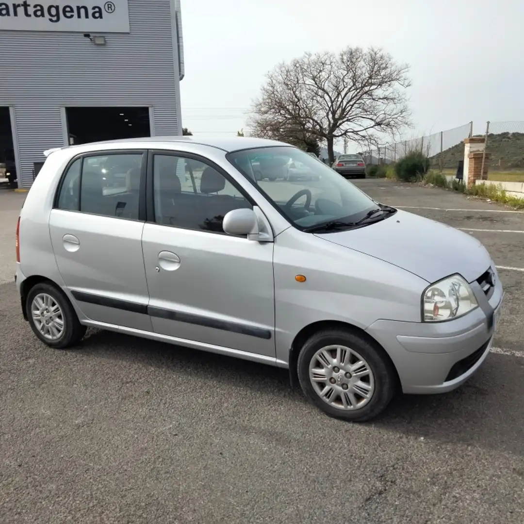 Hyundai Atos Prime 1.1 GLS Plateado - 2