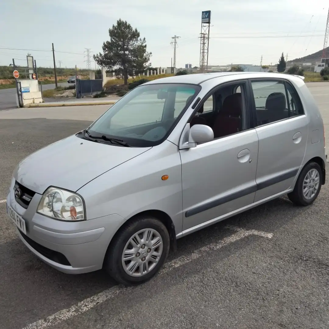 Hyundai Atos Prime 1.1 GLS Plateado - 1