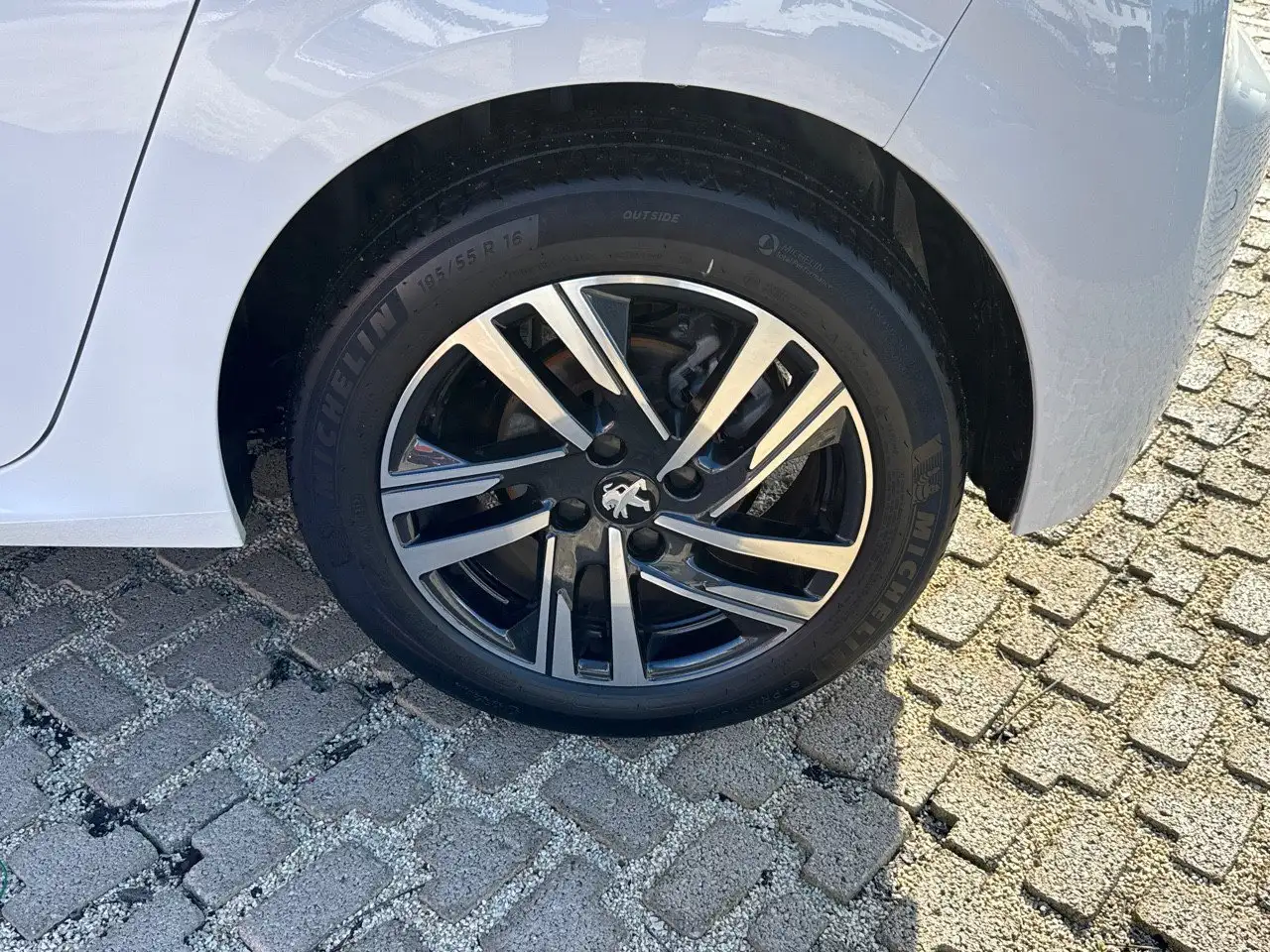 Peugeot 208 Allure Pack BlueHDi 100 S/S 7