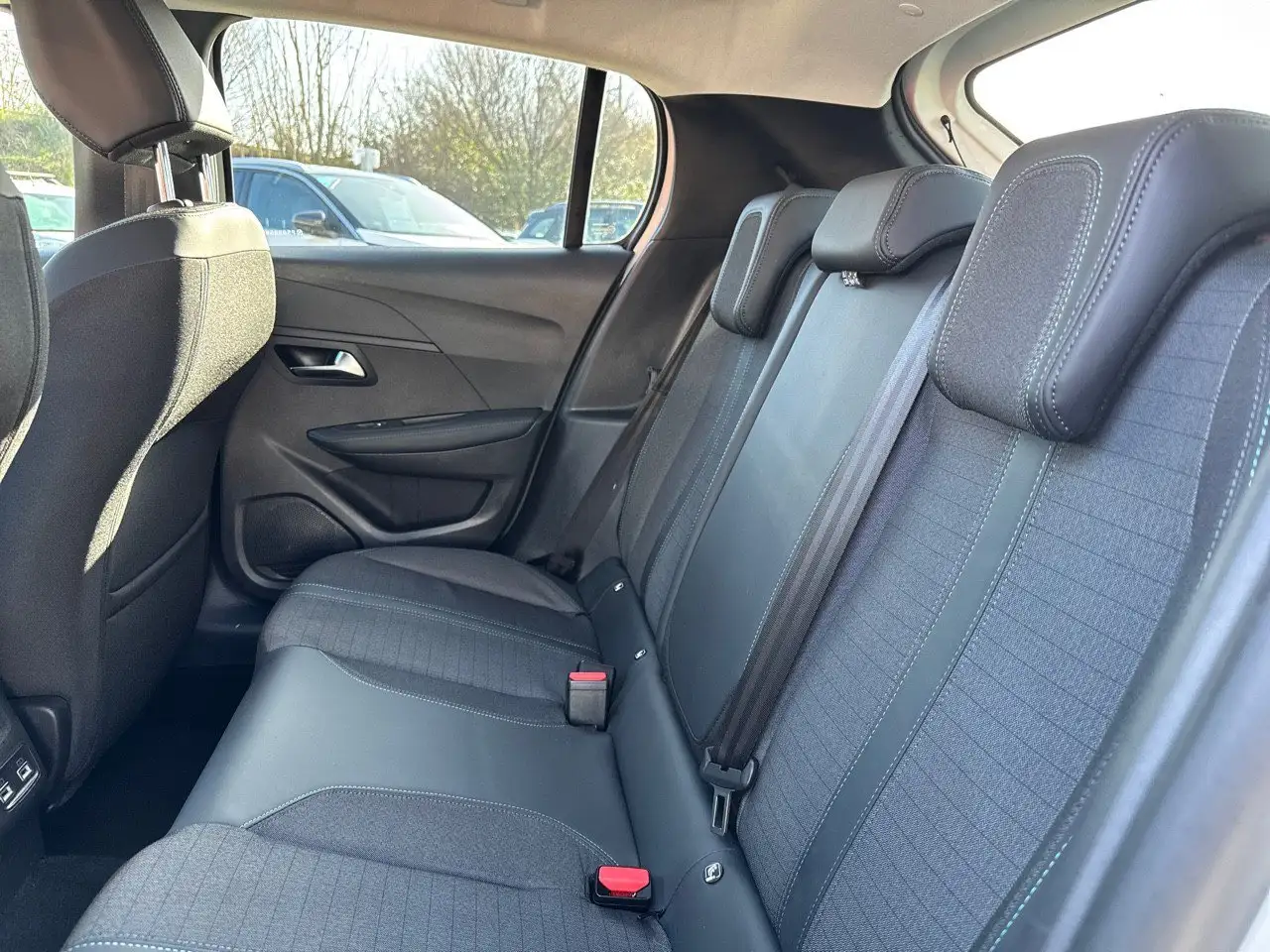 Peugeot 208 Allure Pack BlueHDi 100 S/S 10
