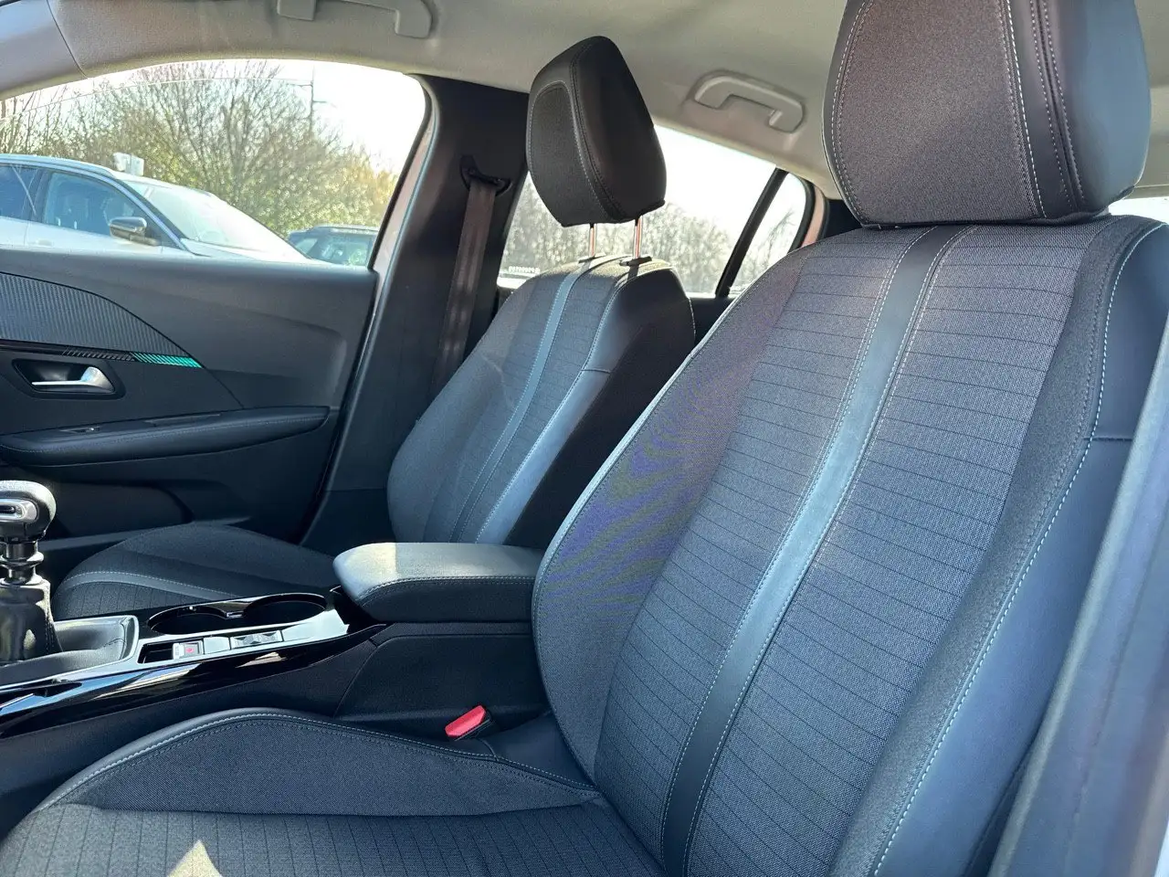 Peugeot 208 Allure Pack BlueHDi 100 S/S 9