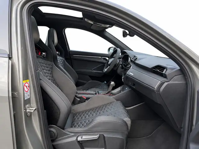 Audi RS Q3 view 4