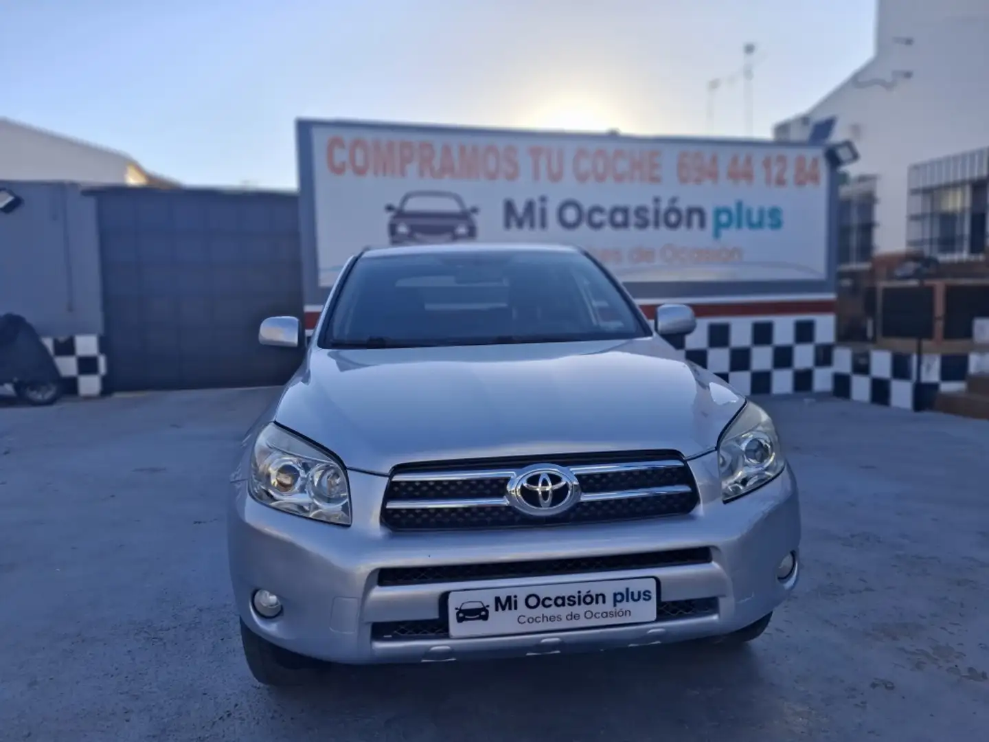 Toyota RAV 4 2.2D-4D Sol Cross Sport Plateado - 1