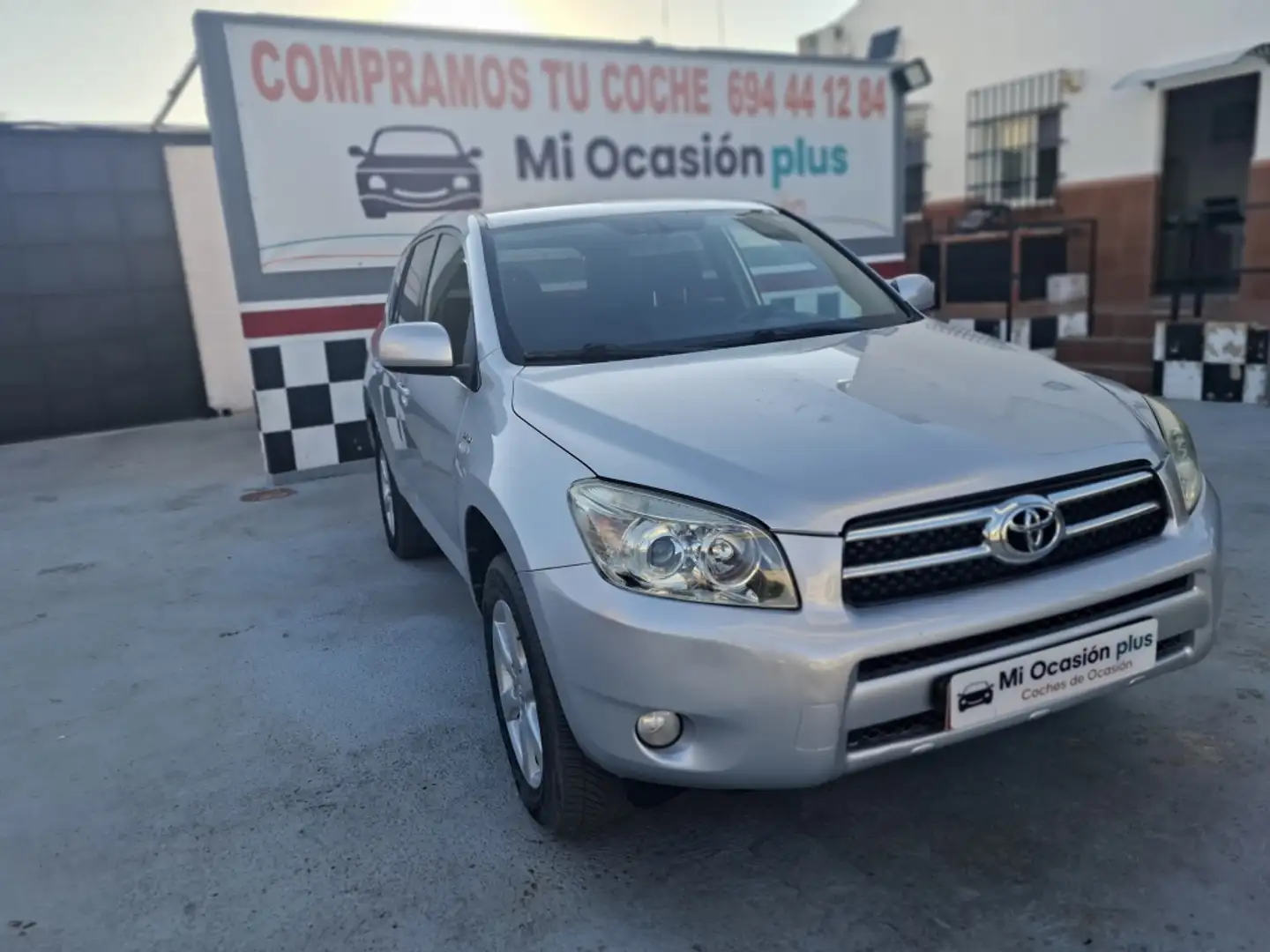 Toyota RAV 4 2.2D-4D Sol Cross Sport Plateado - 2