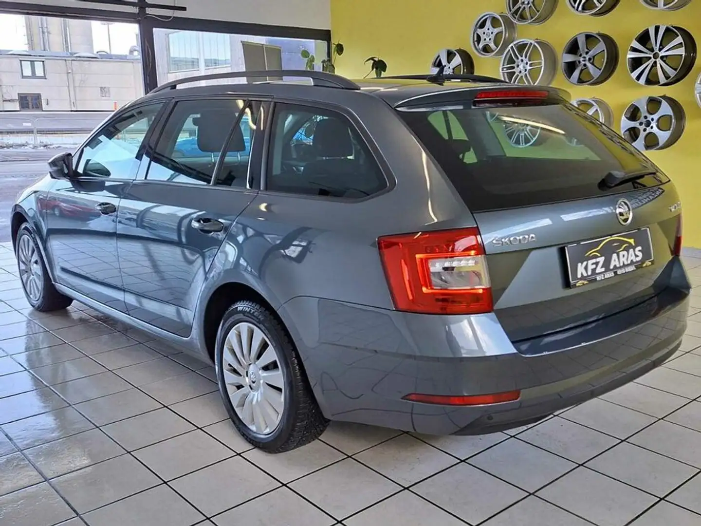 Skoda Octavia Ambition DSG, TOP ZUSTAND, NAVI, PDC Grau - 2