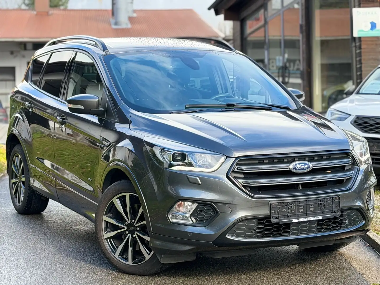 Ford Kuga ST-Line Grau - 1