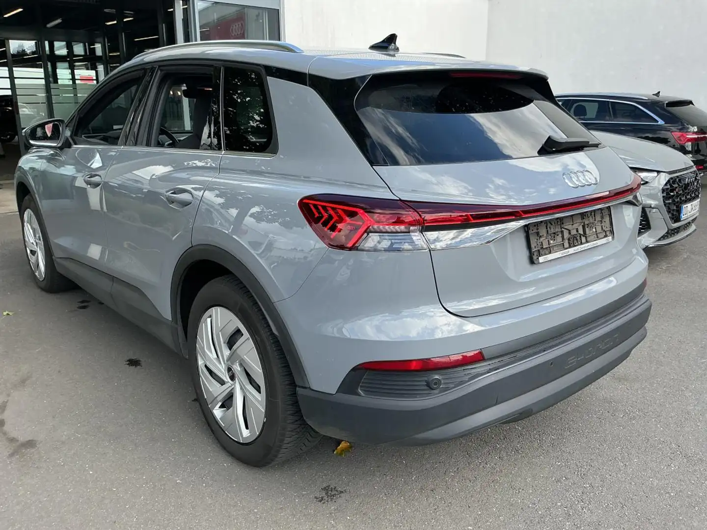 Audi Q4 e-tron 40 Nav AHK SHZ PDC GRA Grau - 2