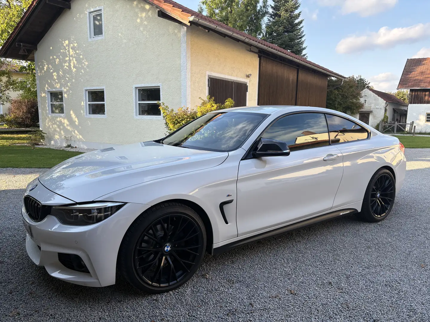 BMW 420 420d Coupe Aut. M Sport Weiß - 1