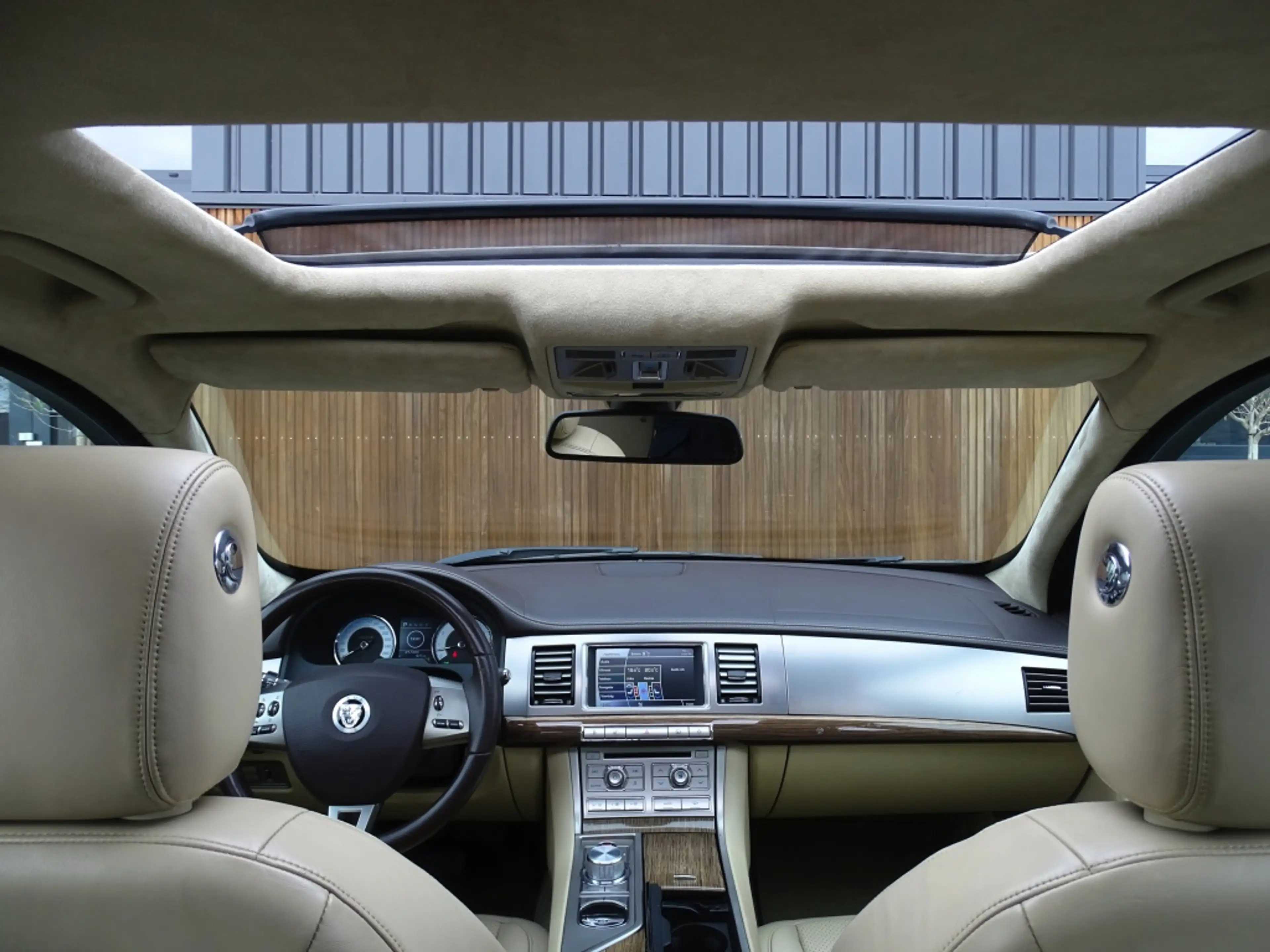 Jaguar XF 5.0 V8 385PK automaat / Portfolio / LED *NAP* — photo 12