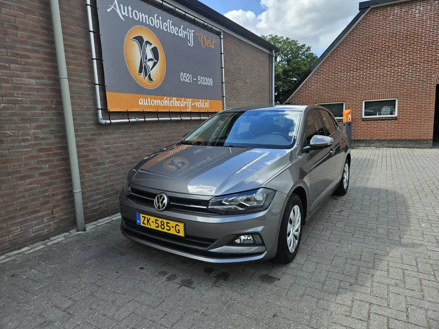 Volkswagen Polo 1.0 MPI Comfortline Grijs - 1