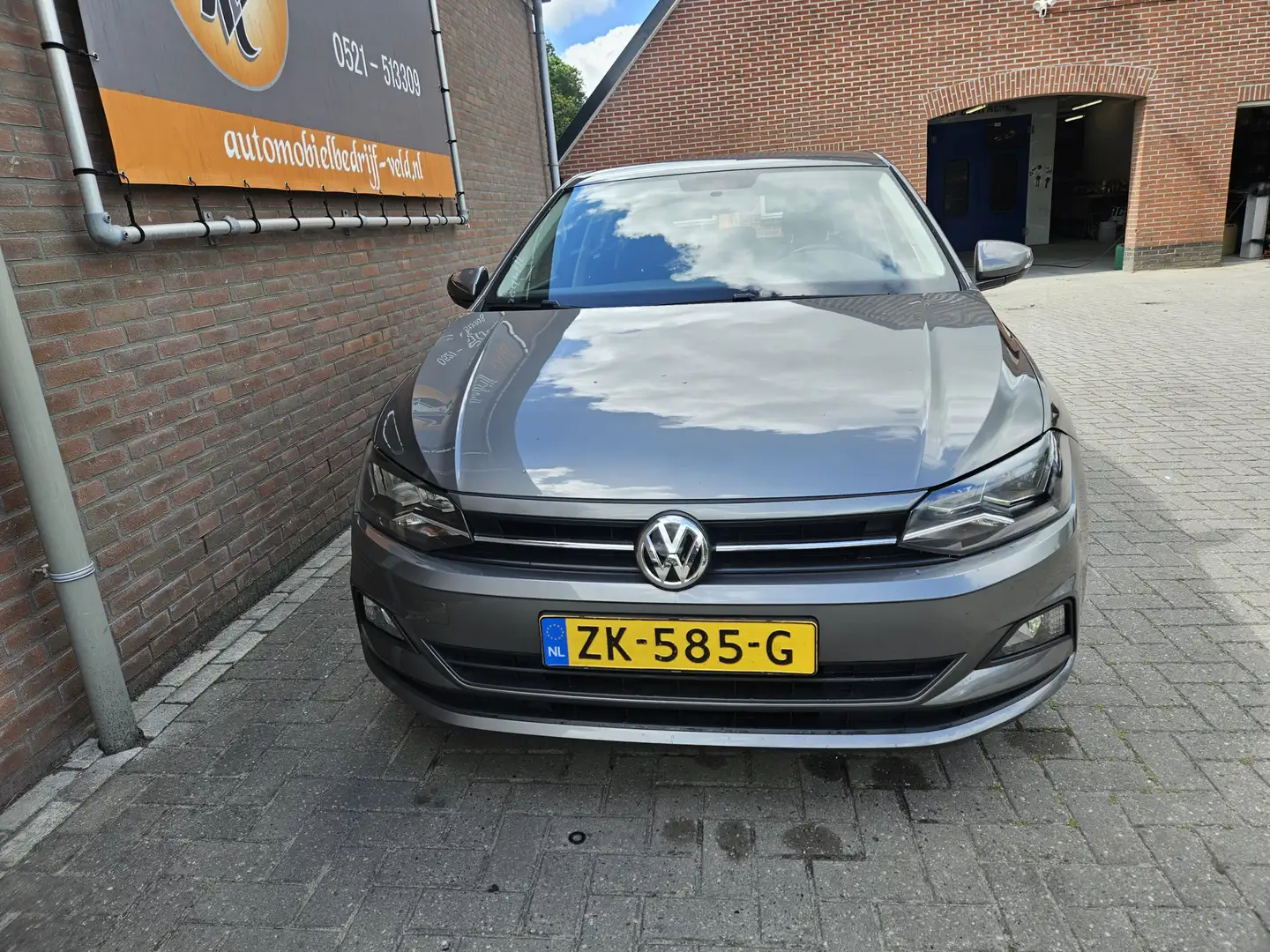 Volkswagen Polo 1.0 MPI Comfortline Grijs - 2