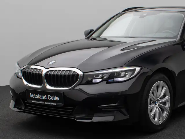 BMW 3 Series view 17