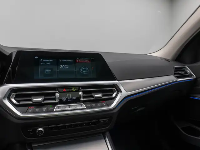 BMW 3 Series view 22