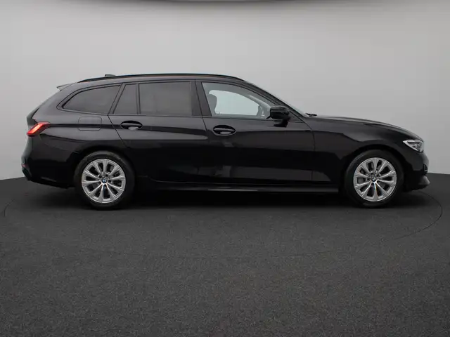 BMW 3 Series view 5