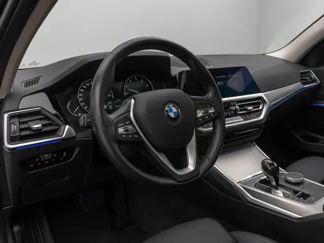 BMW 3 Series view 21