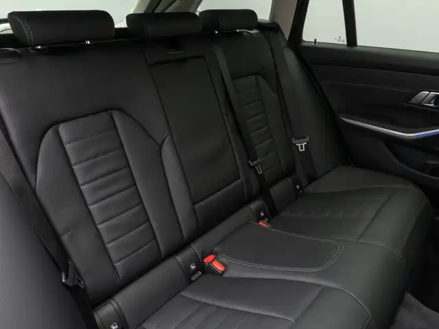 BMW 3 Series view 29
