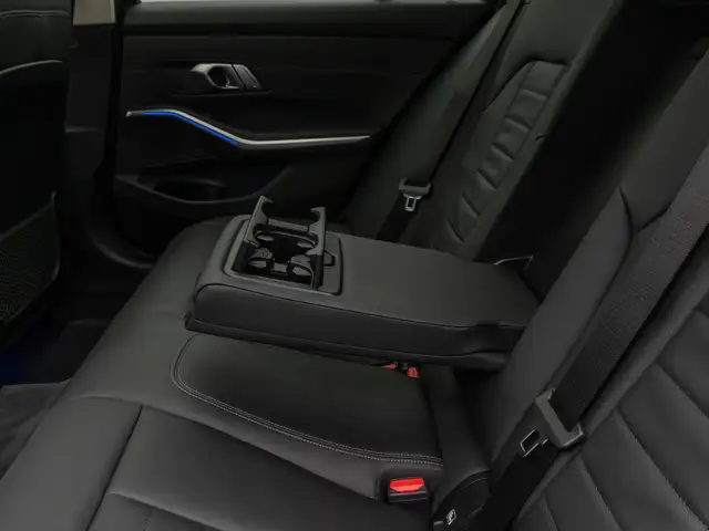 BMW 3 Series view 28