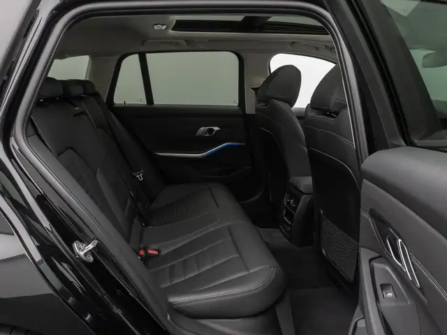 BMW 3 Series view 27