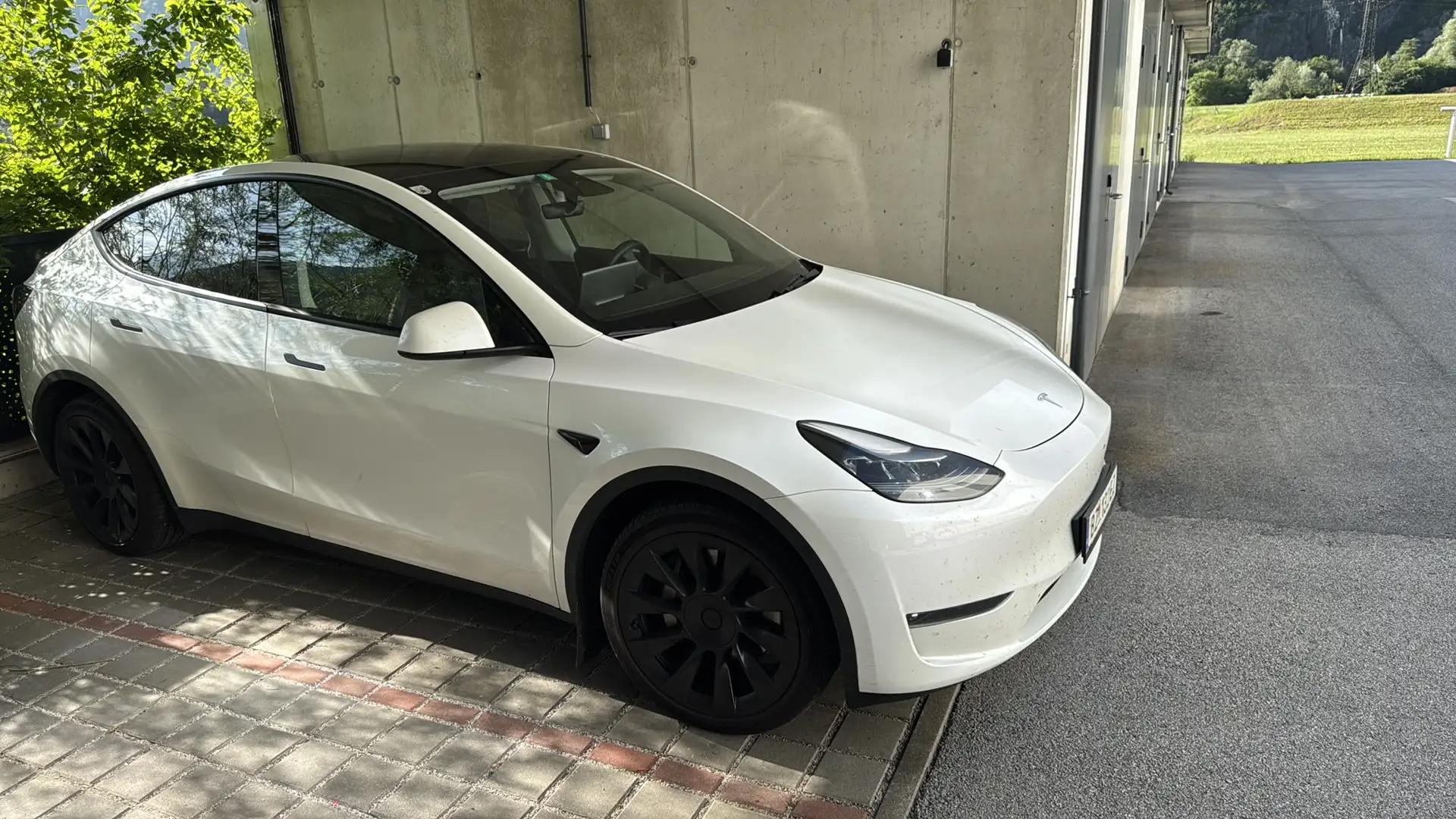 Tesla Model Y Long Range AWD 79kWh - 1