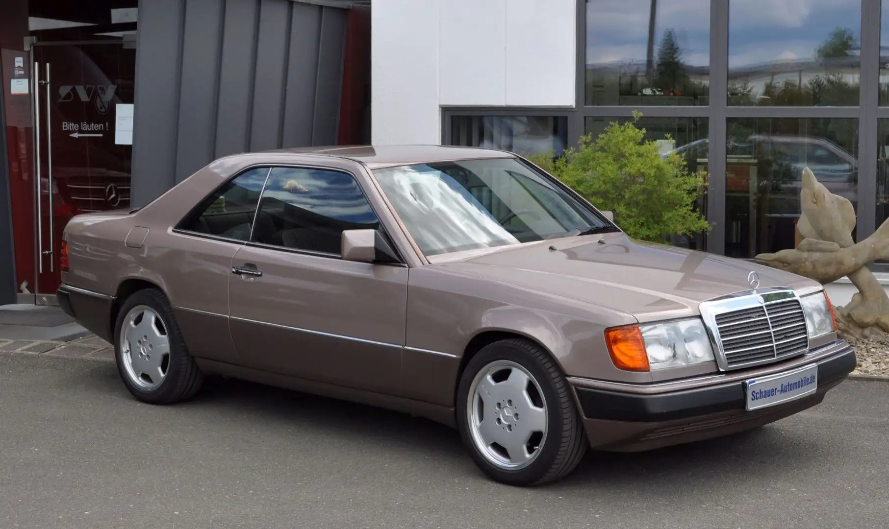 Mercedes-Benz 320 Beige - 1