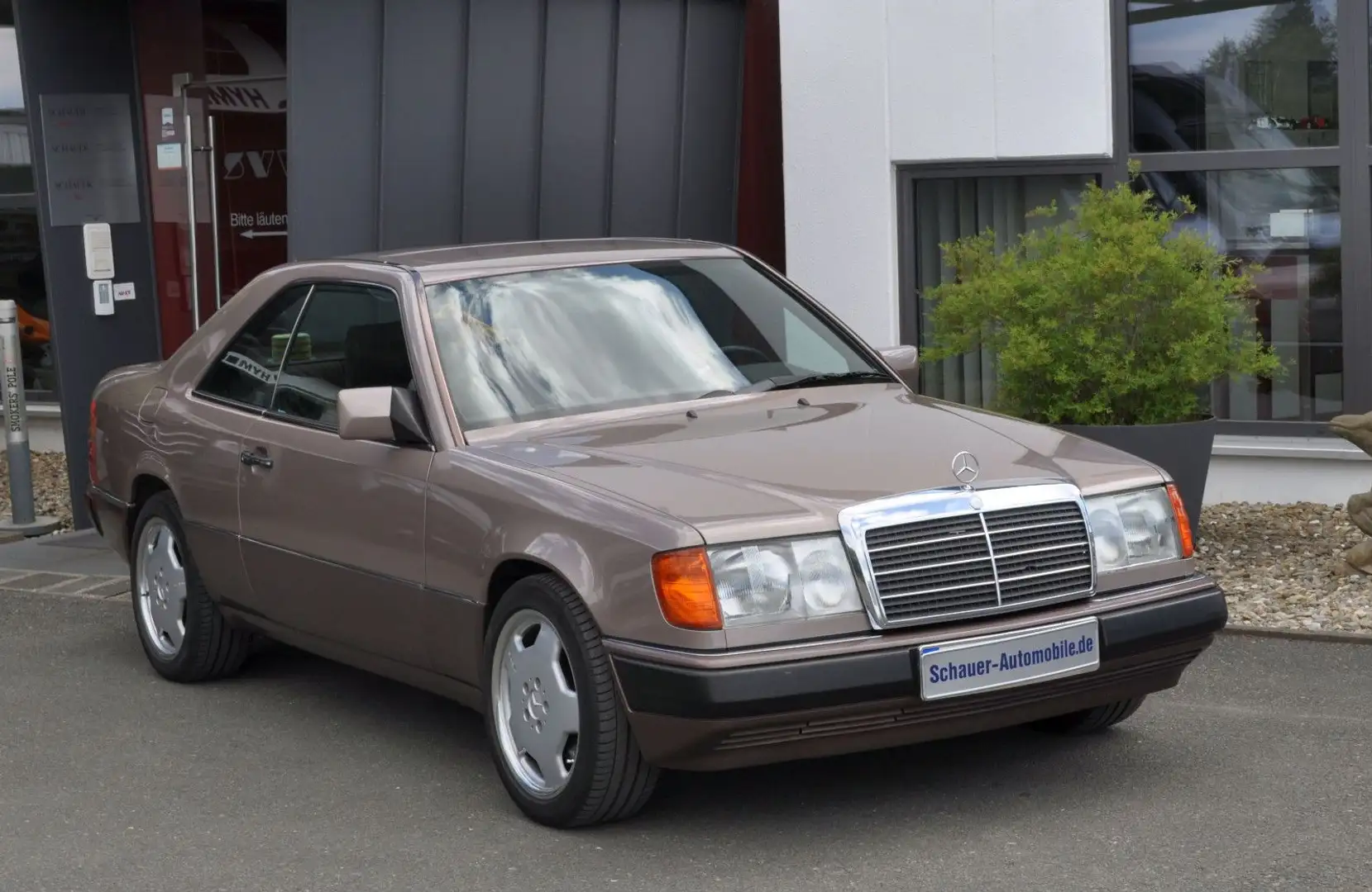 Mercedes-Benz 320 Beige - 2