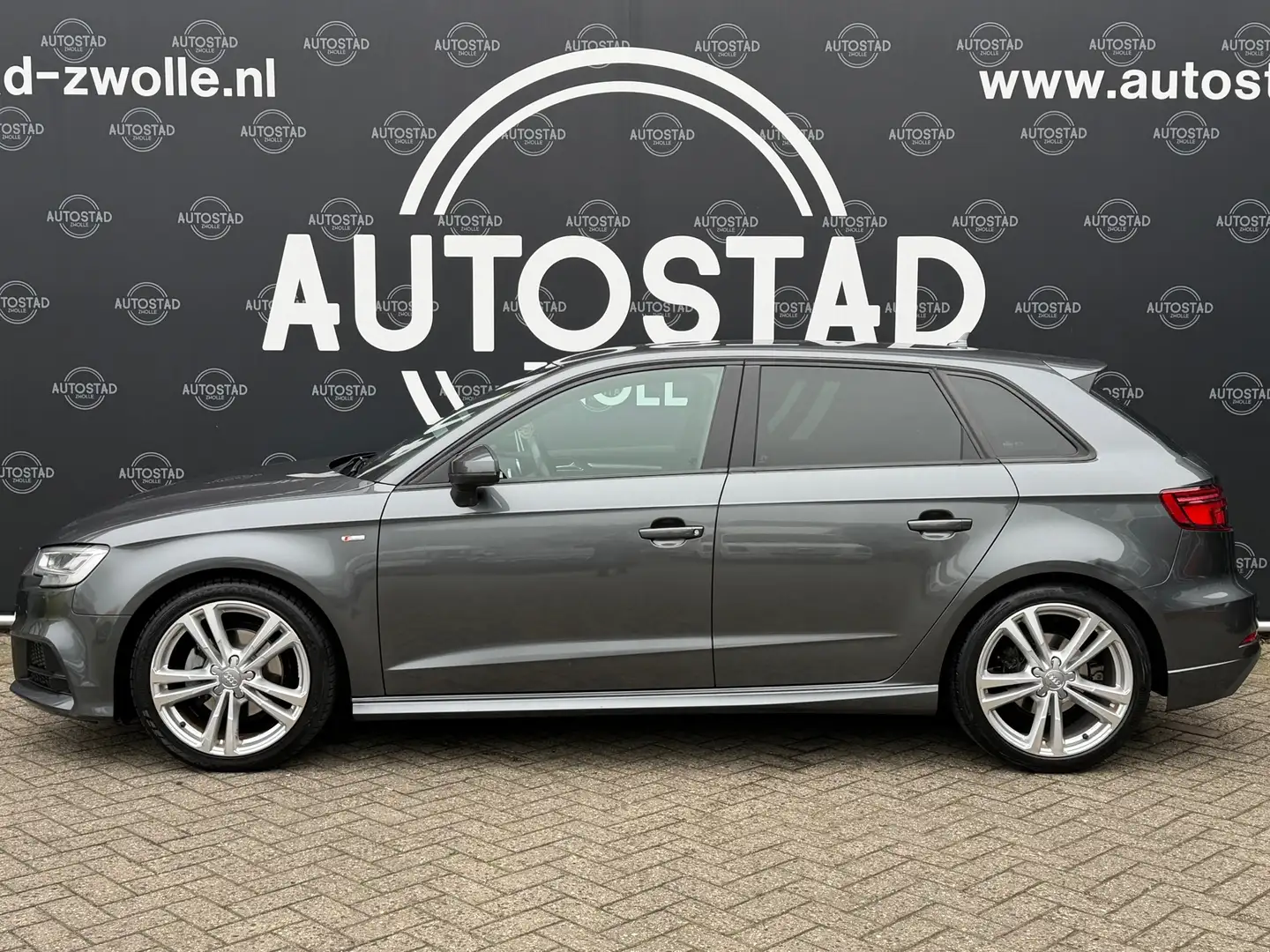 Audi A3 Sportback 1.0 TFSI Sport 2x S Line NL-Auto/2e Eige Grau - 2
