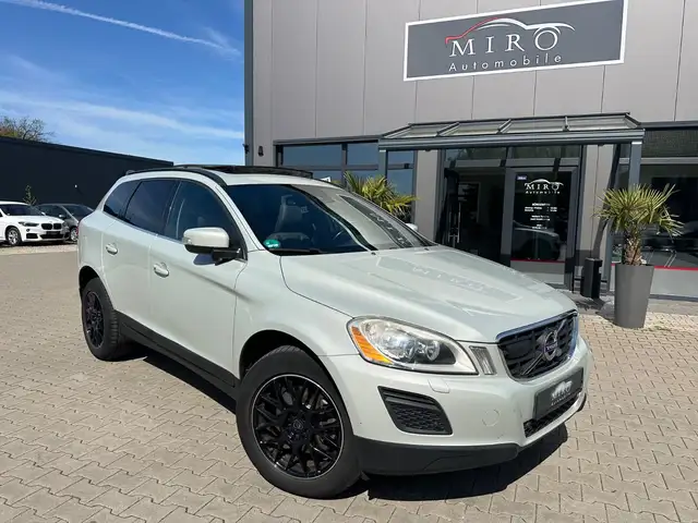 Volvo XC60 Momentum 2WDP*Panorama-Dach*AHK 360° Kamera