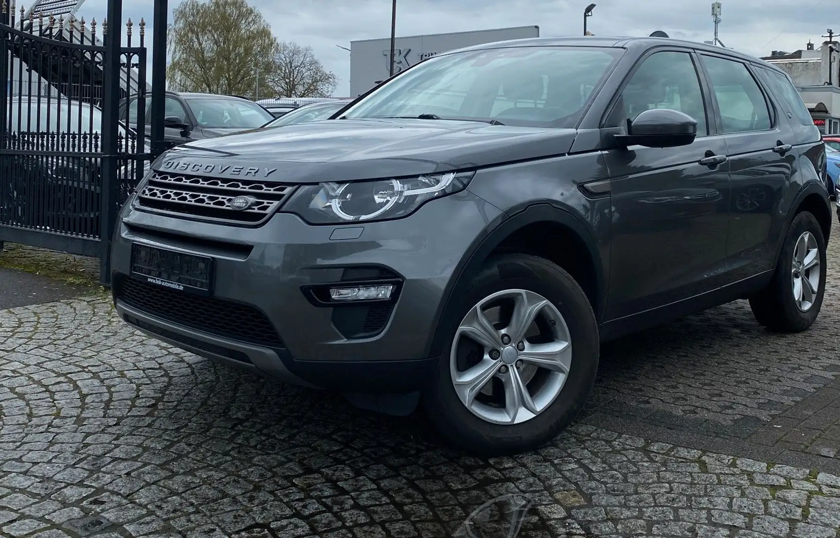 Land Rover Discovery DISCOVERY SPORT SE 4x4 2HAND-NAVI-AHK-PDC-SHZ- Gris - 2