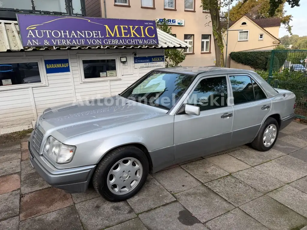 Mercedes-Benz 220 1994 из Европы — купить под ключ