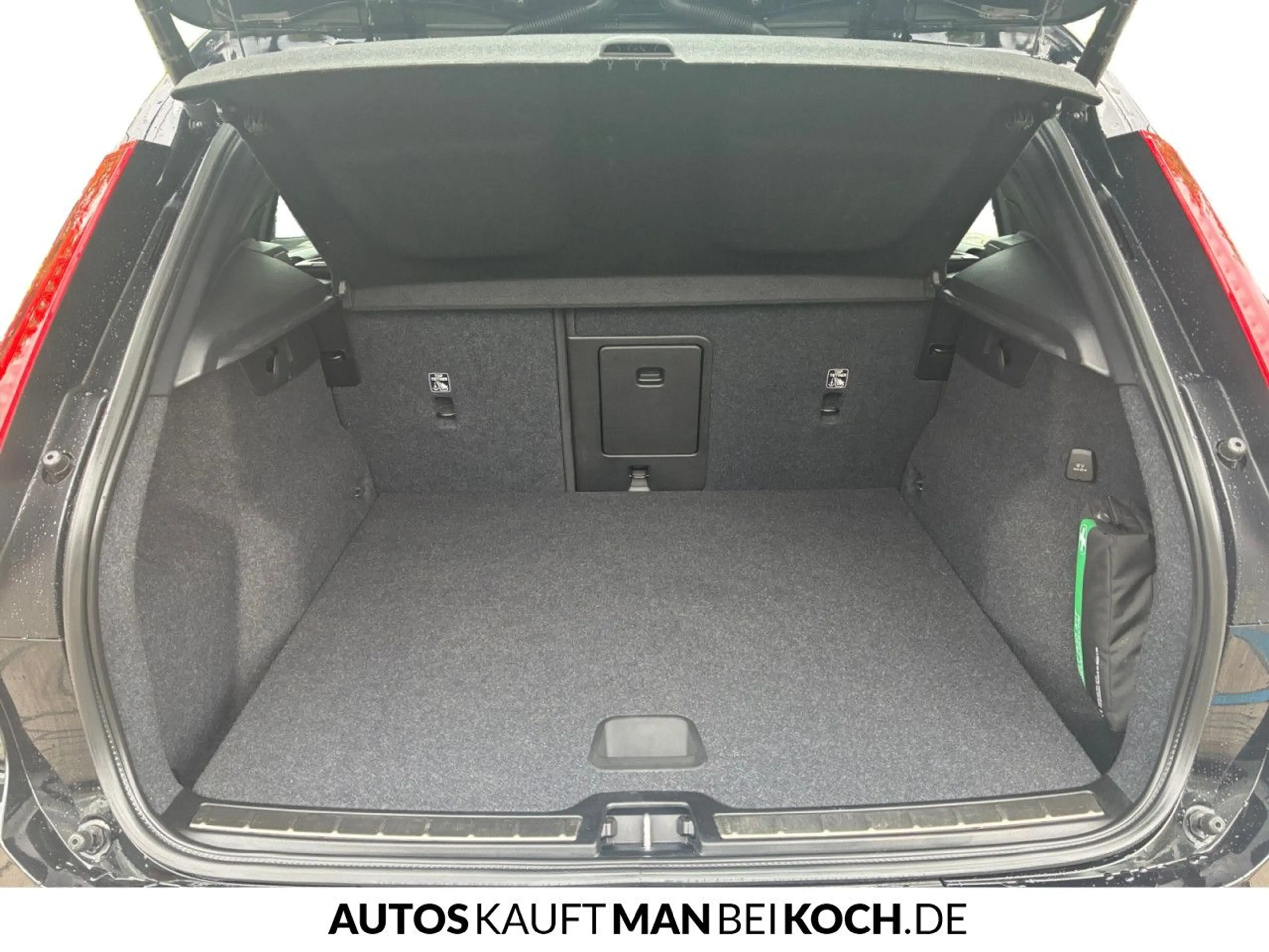 Volvo XC40 T4 Recharge Plus Bright ACC 360° H/K SHZ LED — photo 14