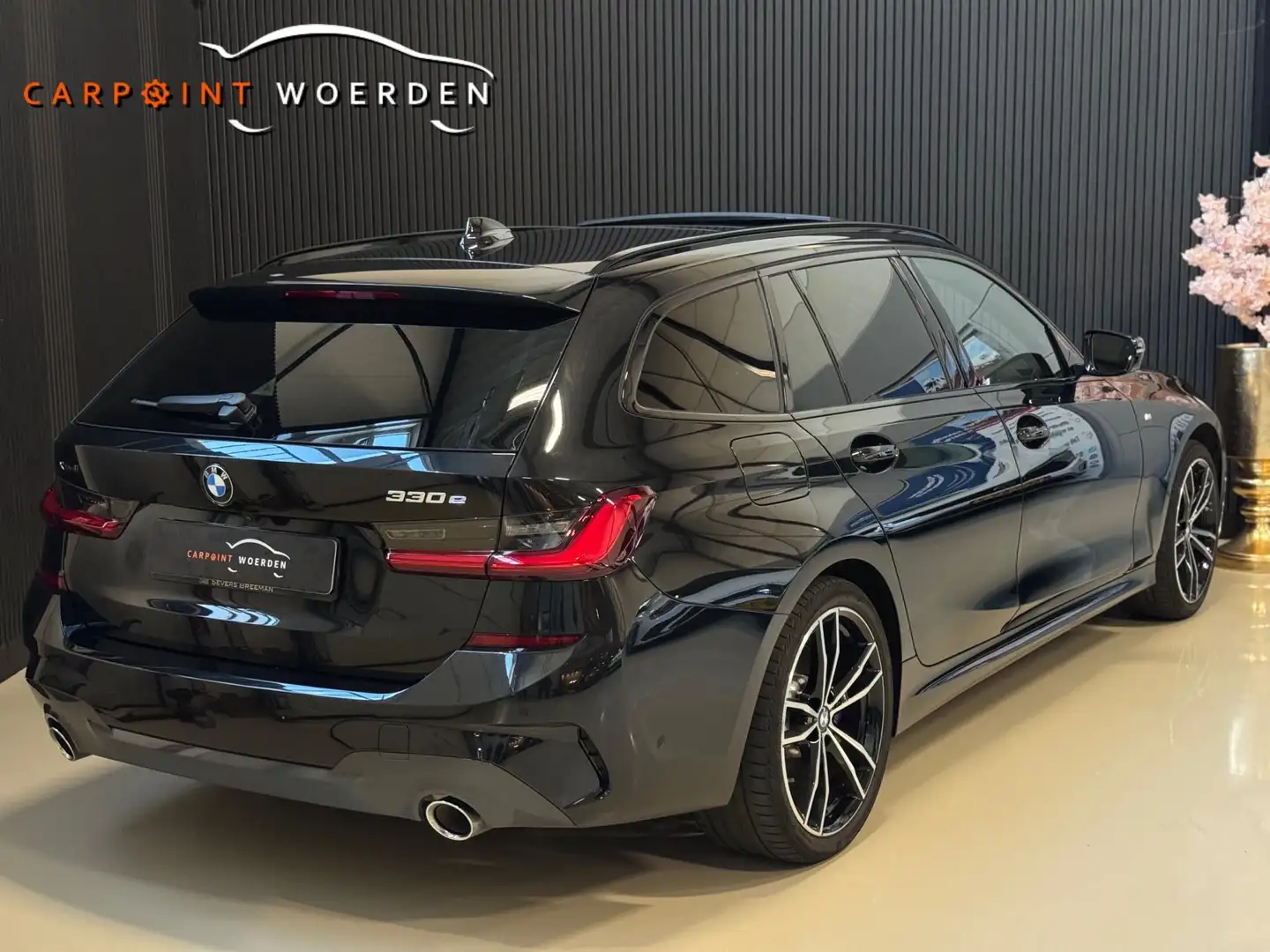 BMW 330 3-serie Touring 330e xDrive M-Sport | ALLE OPTIES! Zwart - 2