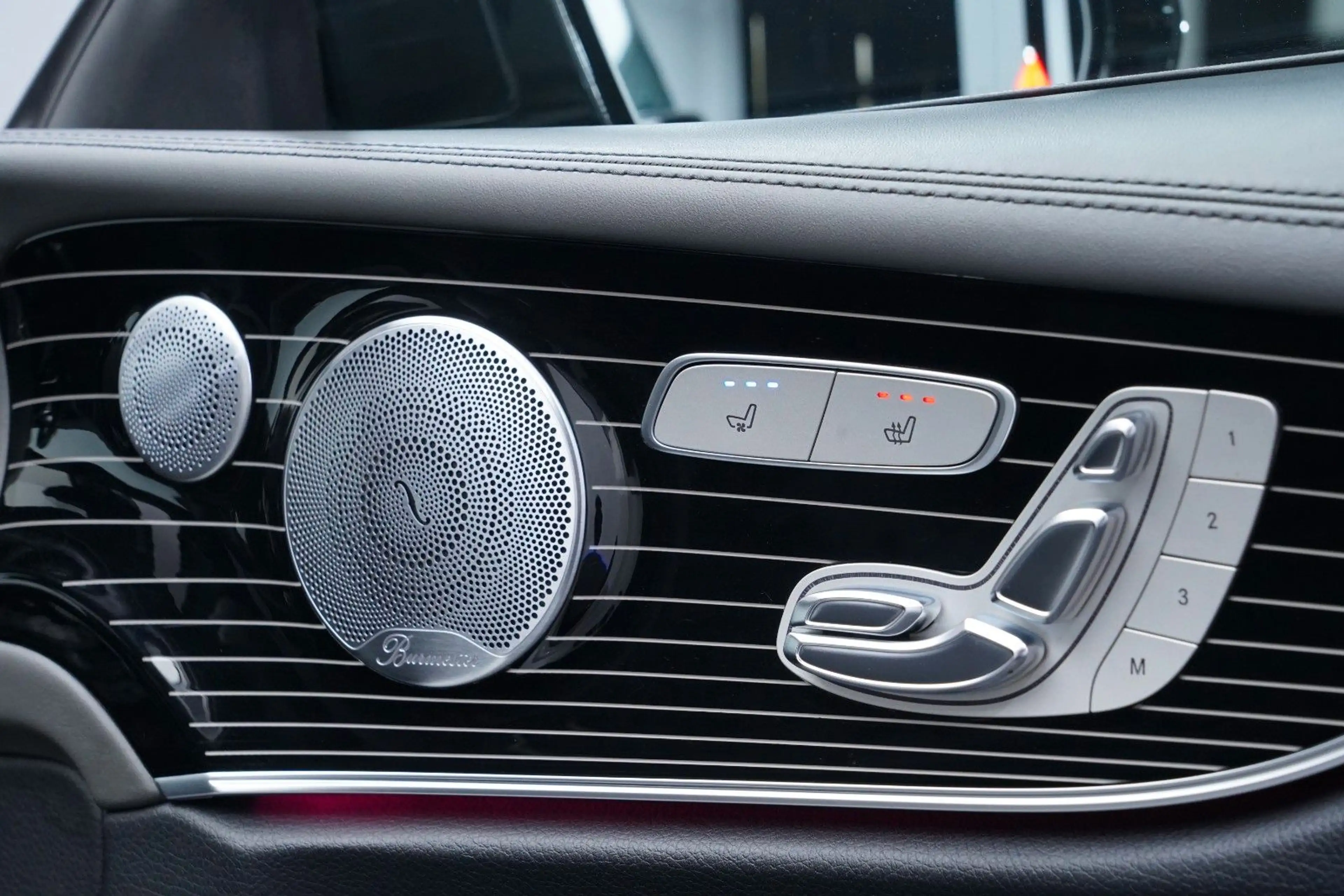 Mercedes-Benz E 400 d 4M Coupé AMG LED/BURM/AIR/4D-BURM/DESIGN — photo 13